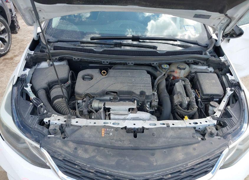 Photo 10 of 2018 Chevrolet Cruze LT AUTO (VIN 1G1BE5SM5J7167365)