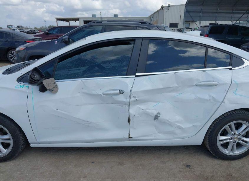 Photo 14 of 2018 Chevrolet Cruze LT AUTO (VIN 1G1BE5SM5J7167365)