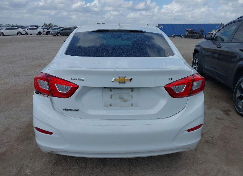 Photo 16 of 2018 Chevrolet Cruze LT AUTO (VIN 1G1BE5SM5J7167365)