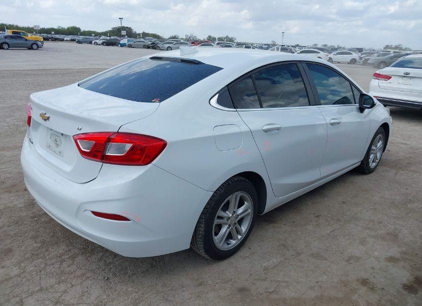 Photo 4 of 2018 Chevrolet Cruze LT AUTO (VIN 1G1BE5SM5J7167365)