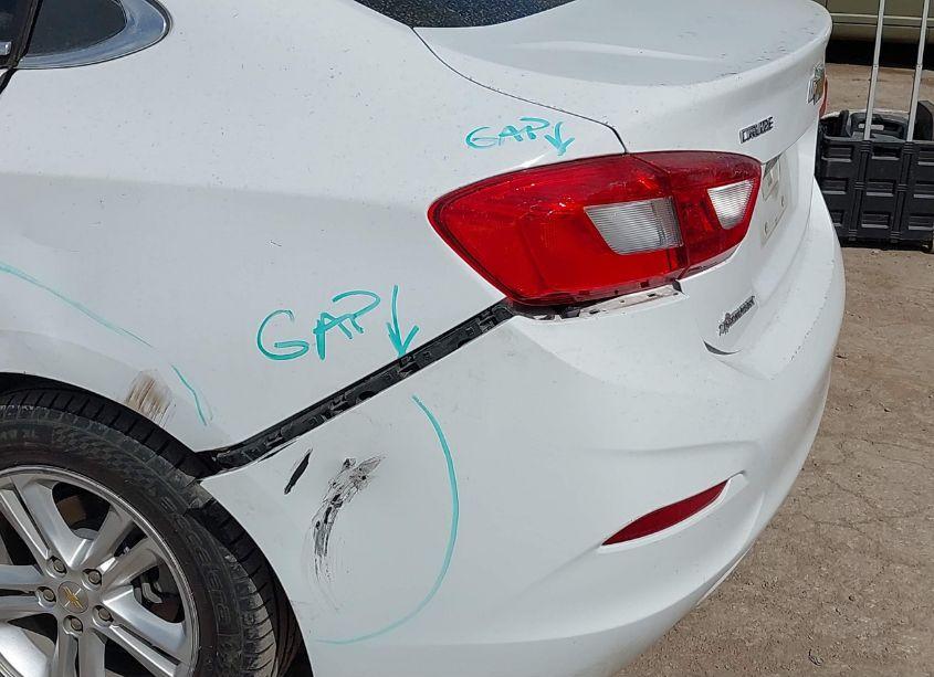 Photo 6 of 2018 Chevrolet Cruze LT AUTO (VIN 1G1BE5SM5J7167365)