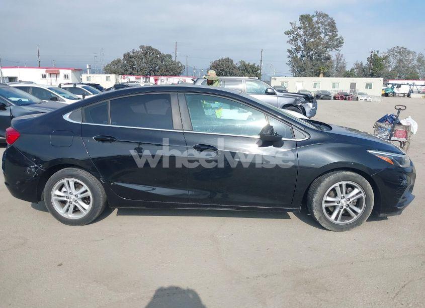 Photo 13 of 2018 Chevrolet Cruze LT AUTO (VIN 1G1BE5SM5J7178141)
