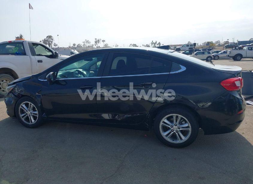Photo 14 of 2018 Chevrolet Cruze LT AUTO (VIN 1G1BE5SM5J7178141)