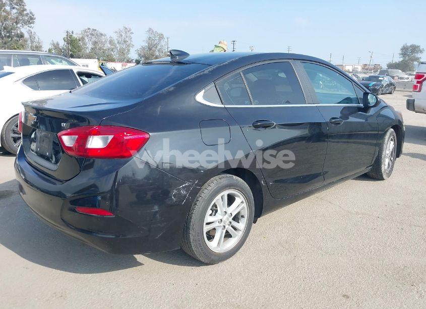 Photo 4 of 2018 Chevrolet Cruze LT AUTO (VIN 1G1BE5SM5J7178141)