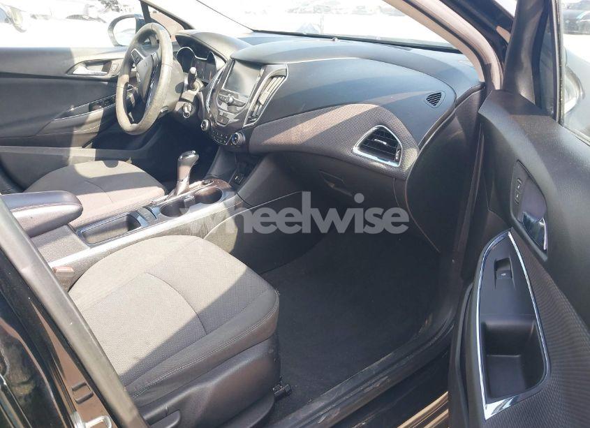 Photo 5 of 2018 Chevrolet Cruze LT AUTO (VIN 1G1BE5SM5J7178141)