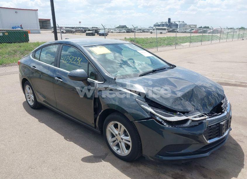 2018 Chevrolet Cruze LT AUTO (VIN 1G1BE5SM5J7181573) main photo