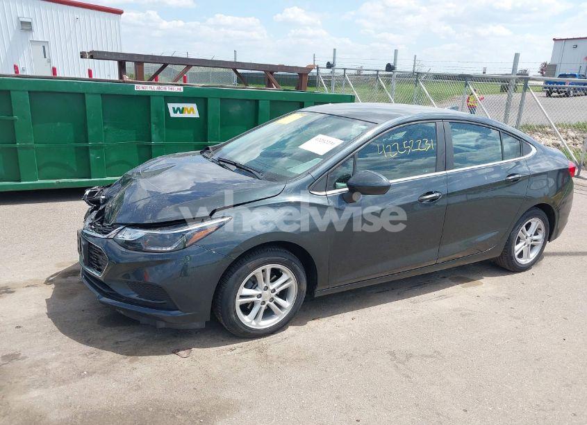 Photo 2 of 2018 Chevrolet Cruze LT AUTO (VIN 1G1BE5SM5J7181573)