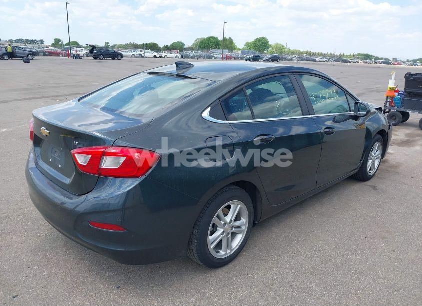 Photo 4 of 2018 Chevrolet Cruze LT AUTO (VIN 1G1BE5SM5J7181573)