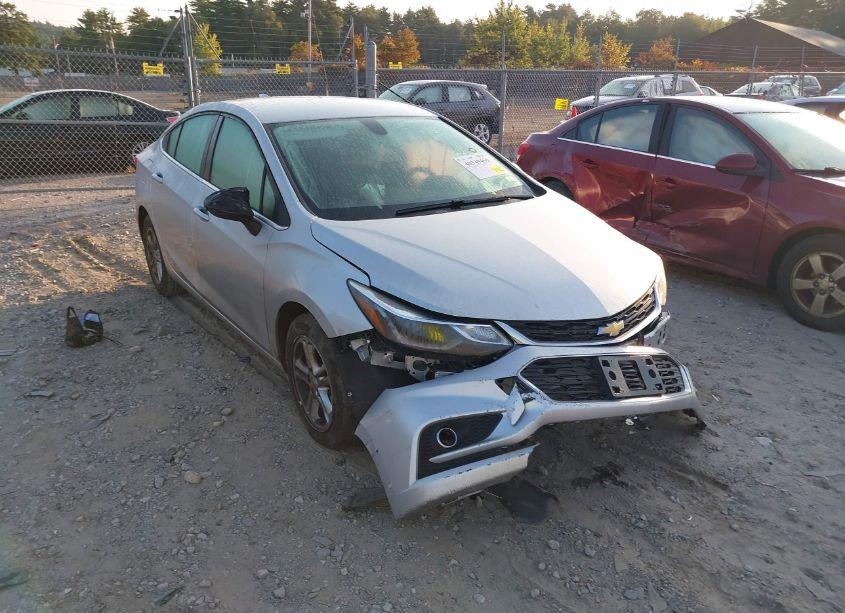 2018 Chevrolet Cruze LT AUTO (VIN 1G1BE5SM5J7196445) main photo