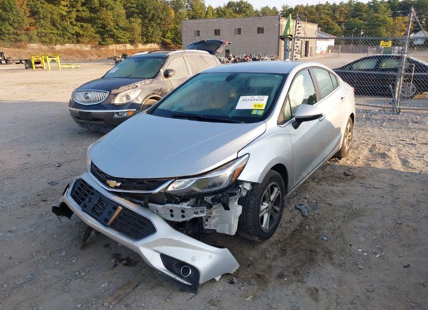 Photo 2 of 2018 Chevrolet Cruze LT AUTO (VIN 1G1BE5SM5J7196445)