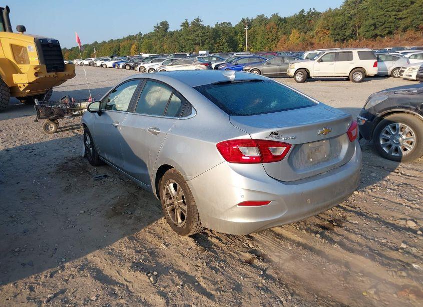 Photo 3 of 2018 Chevrolet Cruze LT AUTO (VIN 1G1BE5SM5J7196445)