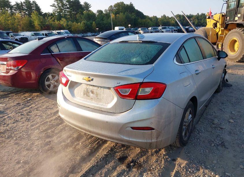 Photo 4 of 2018 Chevrolet Cruze LT AUTO (VIN 1G1BE5SM5J7196445)