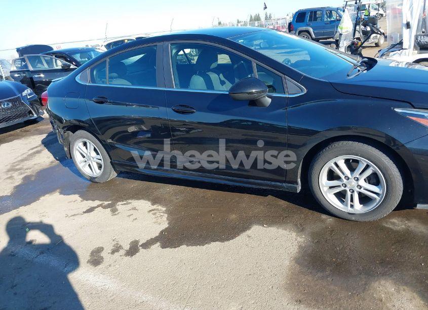 Photo 14 of 2018 Chevrolet Cruze LT AUTO (VIN 1G1BE5SM5J7213812)