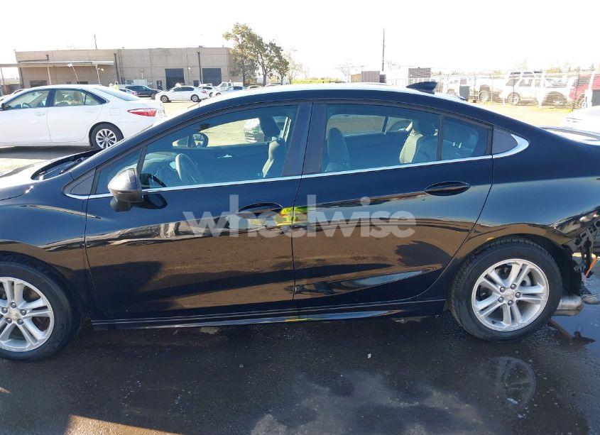Photo 15 of 2018 Chevrolet Cruze LT AUTO (VIN 1G1BE5SM5J7213812)