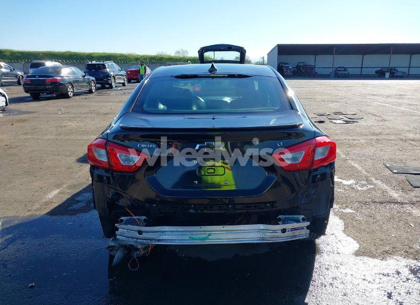 Photo 17 of 2018 Chevrolet Cruze LT AUTO (VIN 1G1BE5SM5J7213812)