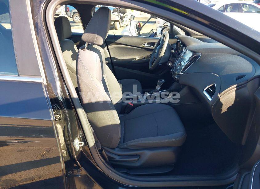 Photo 5 of 2018 Chevrolet Cruze LT AUTO (VIN 1G1BE5SM5J7213812)
