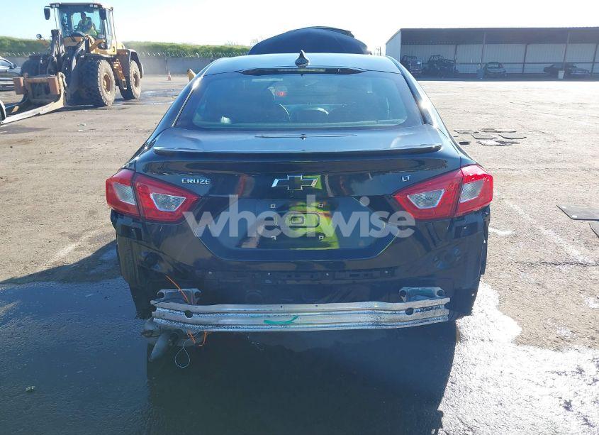 Photo 6 of 2018 Chevrolet Cruze LT AUTO (VIN 1G1BE5SM5J7213812)