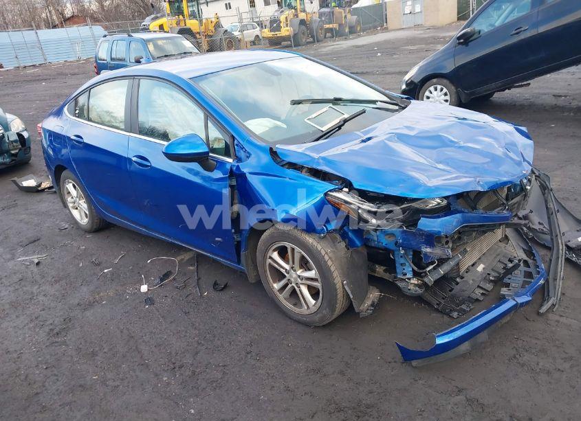 2018 Chevrolet Cruze LT AUTO (VIN 1G1BE5SM5J7215866) main photo