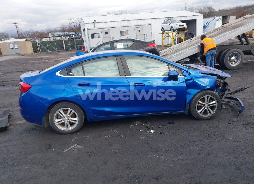 Photo 12 of 2018 Chevrolet Cruze LT AUTO (VIN 1G1BE5SM5J7215866)