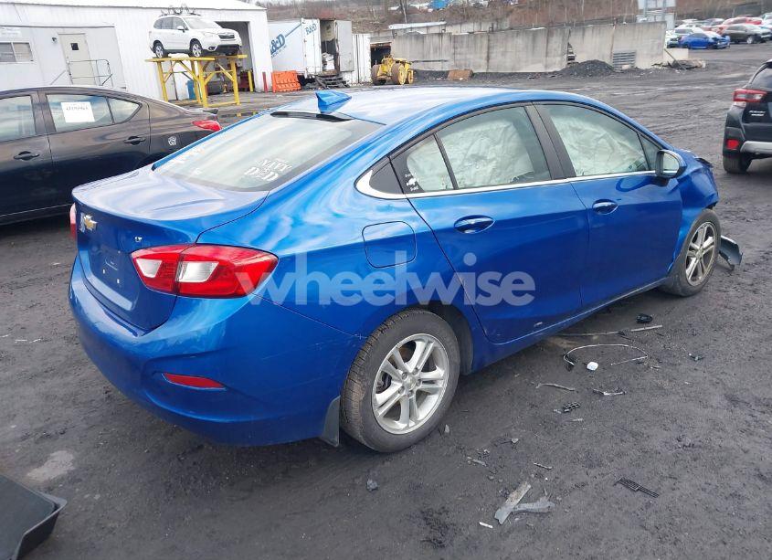 Photo 4 of 2018 Chevrolet Cruze LT AUTO (VIN 1G1BE5SM5J7215866)