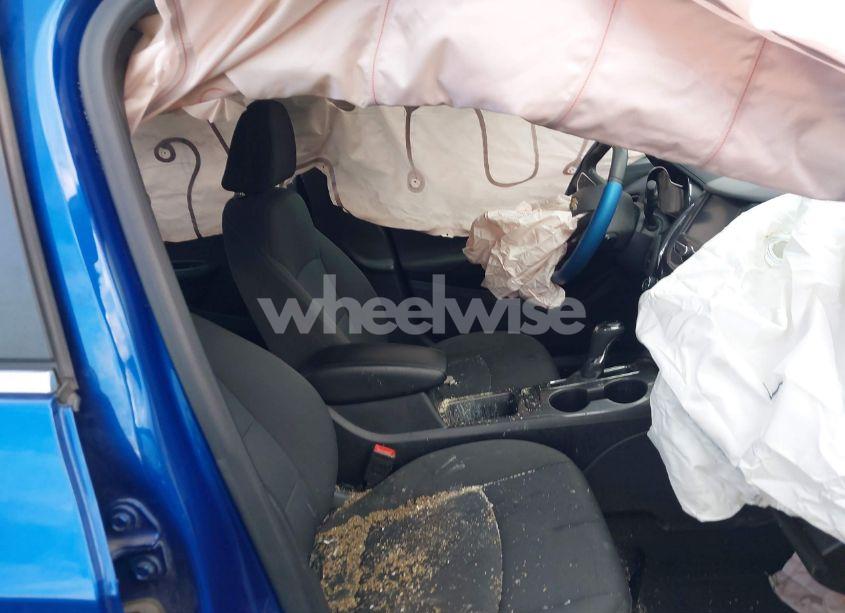 Photo 5 of 2018 Chevrolet Cruze LT AUTO (VIN 1G1BE5SM5J7215866)