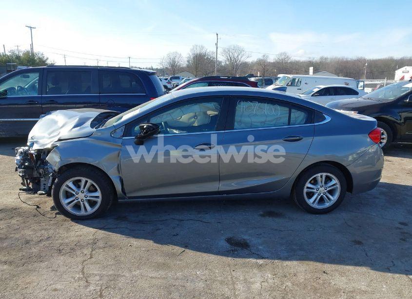 Photo 15 of 2018 Chevrolet Cruze LT AUTO (VIN 1G1BE5SM5J7230285)