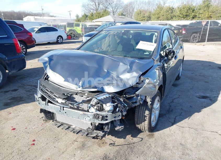 Photo 2 of 2018 Chevrolet Cruze LT AUTO (VIN 1G1BE5SM5J7230285)