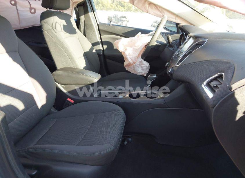 Photo 5 of 2018 Chevrolet Cruze LT AUTO (VIN 1G1BE5SM5J7230285)