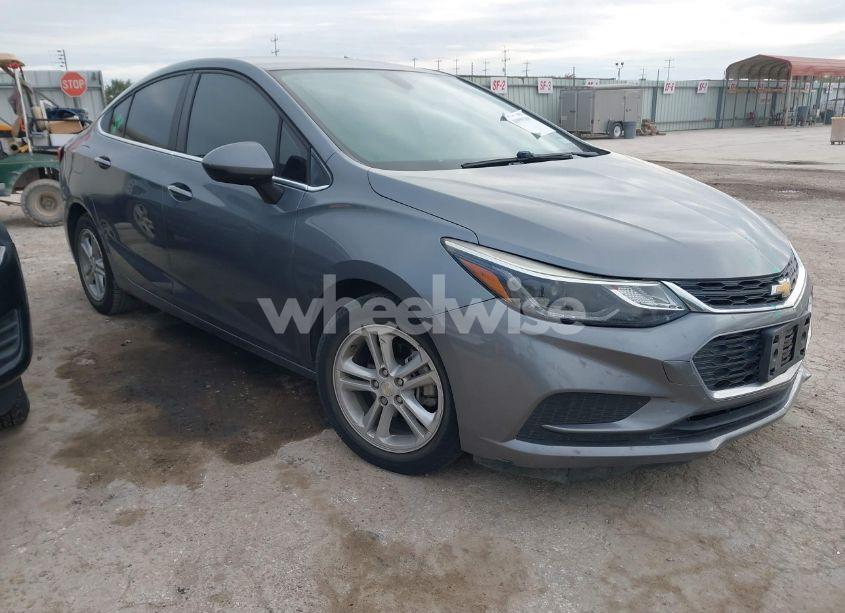 2018 Chevrolet Cruze LT AUTO (VIN 1G1BE5SM5J7231341) main photo