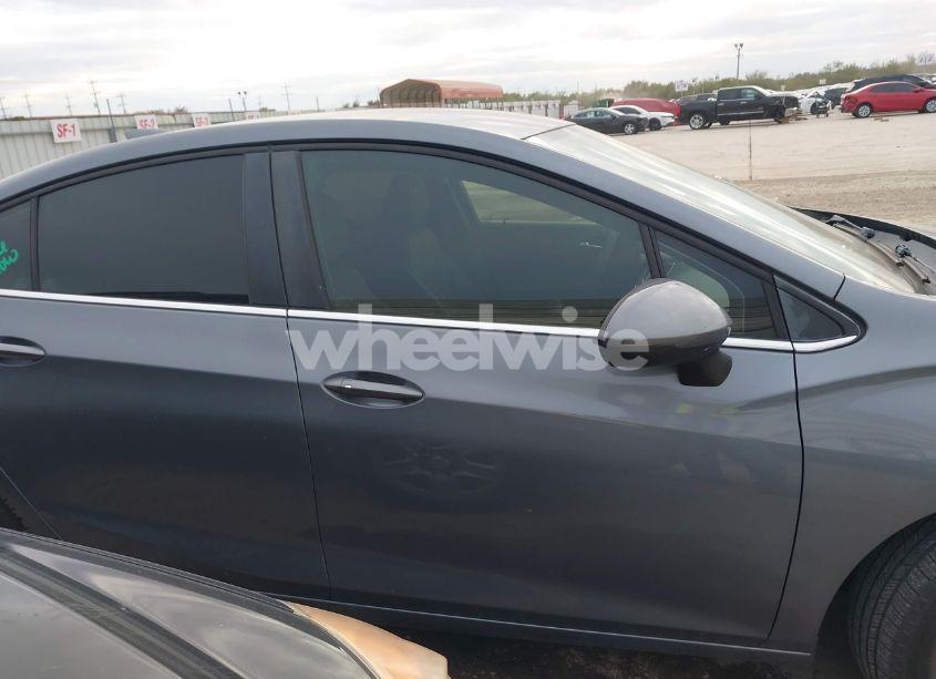 Photo 13 of 2018 Chevrolet Cruze LT AUTO (VIN 1G1BE5SM5J7231341)