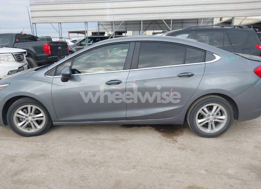 Photo 14 of 2018 Chevrolet Cruze LT AUTO (VIN 1G1BE5SM5J7231341)