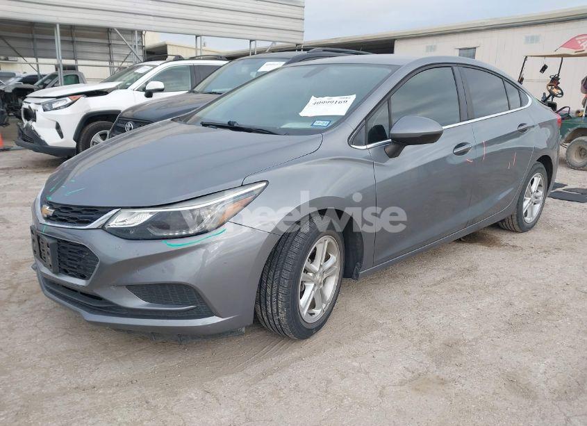 Photo 2 of 2018 Chevrolet Cruze LT AUTO (VIN 1G1BE5SM5J7231341)
