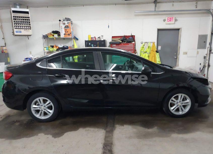 Photo 14 of 2018 Chevrolet Cruze LT AUTO (VIN 1G1BE5SM5J7232649)