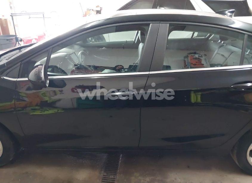 Photo 15 of 2018 Chevrolet Cruze LT AUTO (VIN 1G1BE5SM5J7232649)