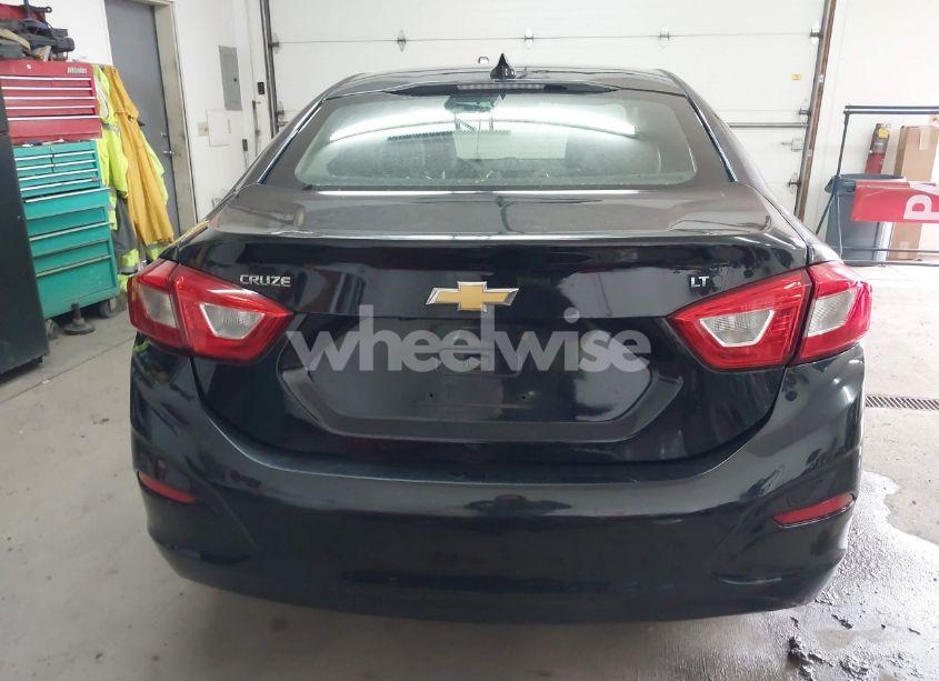 Photo 17 of 2018 Chevrolet Cruze LT AUTO (VIN 1G1BE5SM5J7232649)