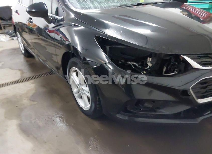 Photo 18 of 2018 Chevrolet Cruze LT AUTO (VIN 1G1BE5SM5J7232649)