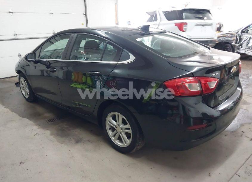 Photo 3 of 2018 Chevrolet Cruze LT AUTO (VIN 1G1BE5SM5J7232649)