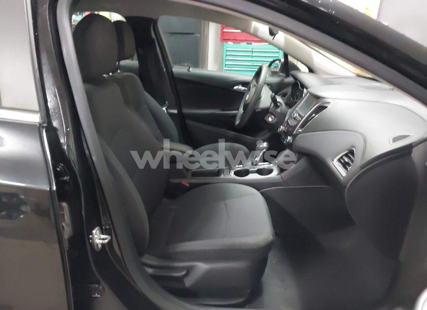 Photo 5 of 2018 Chevrolet Cruze LT AUTO (VIN 1G1BE5SM5J7232649)