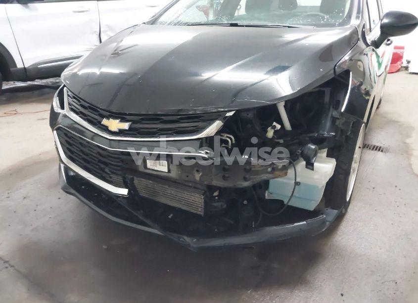 Photo 6 of 2018 Chevrolet Cruze LT AUTO (VIN 1G1BE5SM5J7232649)