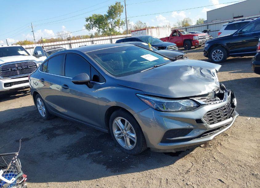2018 Chevrolet Cruze LT AUTO (VIN 1G1BE5SM5J7236197) main photo
