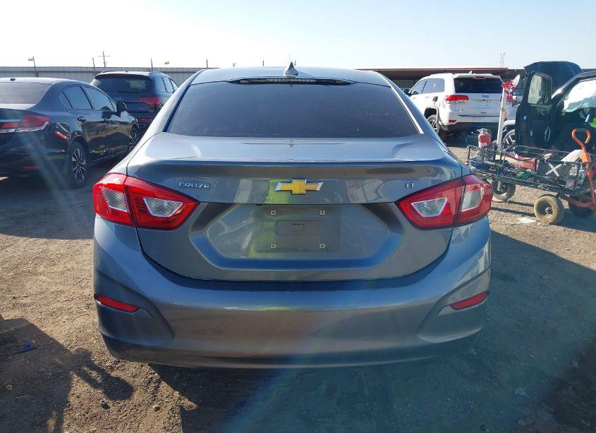 Photo 16 of 2018 Chevrolet Cruze LT AUTO (VIN 1G1BE5SM5J7236197)