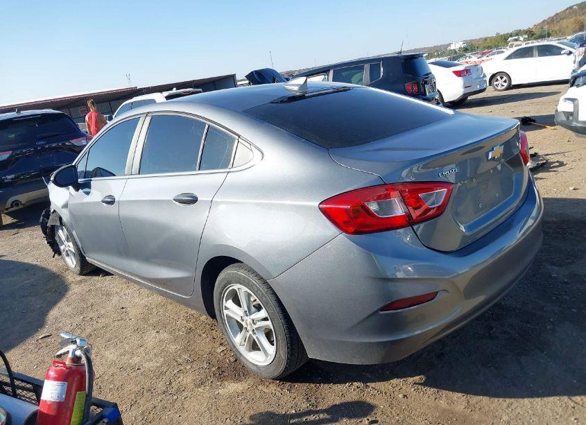 Photo 3 of 2018 Chevrolet Cruze LT AUTO (VIN 1G1BE5SM5J7236197)