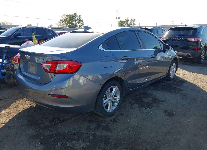 Photo 4 of 2018 Chevrolet Cruze LT AUTO (VIN 1G1BE5SM5J7236197)
