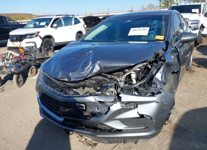 Photo 6 of 2018 Chevrolet Cruze LT AUTO (VIN 1G1BE5SM5J7236197)