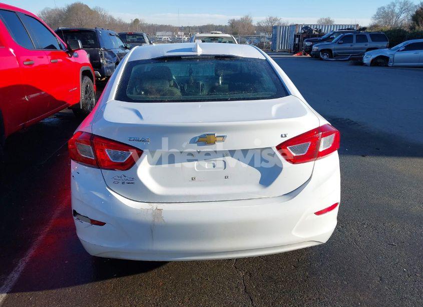 Photo 16 of 2018 Chevrolet Cruze LT AUTO (VIN 1G1BE5SM5J7243263)