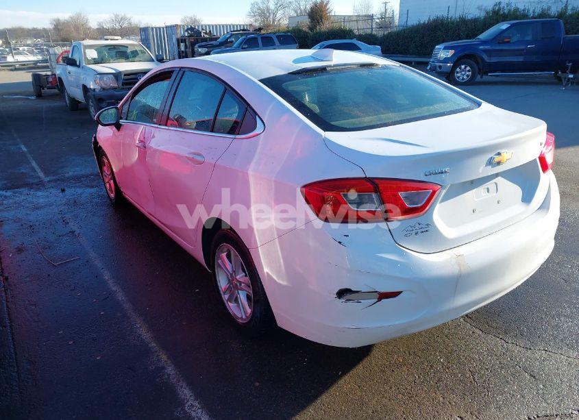 Photo 3 of 2018 Chevrolet Cruze LT AUTO (VIN 1G1BE5SM5J7243263)