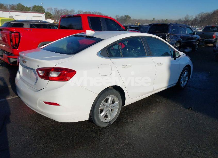 Photo 4 of 2018 Chevrolet Cruze LT AUTO (VIN 1G1BE5SM5J7243263)
