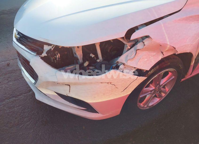 Photo 6 of 2018 Chevrolet Cruze LT AUTO (VIN 1G1BE5SM5J7243263)