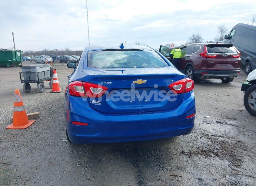 Photo 17 of 2018 Chevrolet Cruze LT AUTO (VIN 1G1BE5SM5J7246051)
