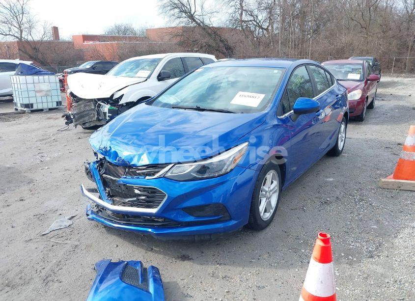 Photo 2 of 2018 Chevrolet Cruze LT AUTO (VIN 1G1BE5SM5J7246051)